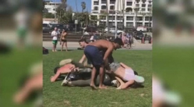 街头健身的史诗级人物，做的一手“非人类”般的俯卧撑