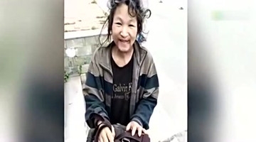 流浪汉14年给母亲寄11多万 自己每月只花100元