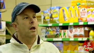 老外恶搞：路人购物，发生意外！