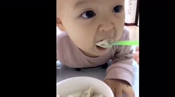 宝宝睡得好香啊，看起来好小好可爱，简直萌翻了！