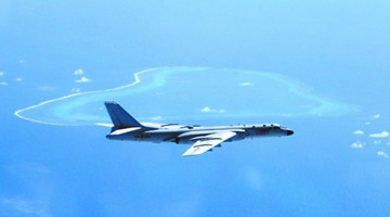 中国空军多架轰-6K战机飞赴南海视频曝光