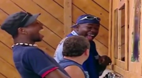 男厕所里让人这样恶搞，男人们是否能够接受？