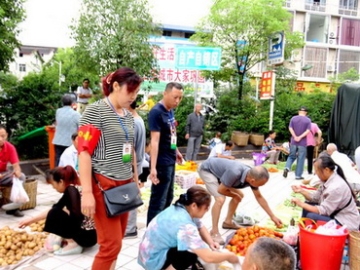 众人给广元下西恵家沟自产自销农贸市场管理员点赞