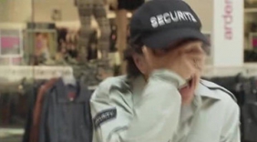 老外街头恶搞 辣椒水