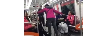 【拍客】杭州地铁惊现咆哮女 叫嚣:我就是没道德