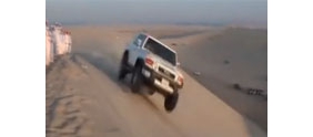 【拍客】可怕的斜坡 实拍阿拉伯车友沙漠豁车