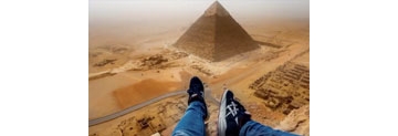 【拍客】艺高人胆大!德国青年不怕坐牢 违法攀埃及吉萨金字塔