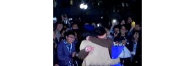【拍客】杭电惊现表白门:美女向帅哥求爱