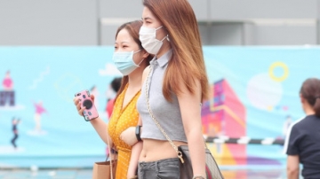 三里屯街拍：夏天街拍精华合辑，颜值高的美女更加自信、阳光，穿搭更显时尚！