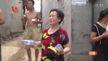 【拍客】爱心人士赴邯郸永年洪灾现场为灾民送爱心物资
