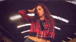 嘻哈美女随意秀满屏幕都是质感