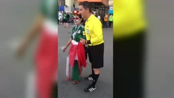 赛后球迷恶搞 原来裁判是墨西哥人