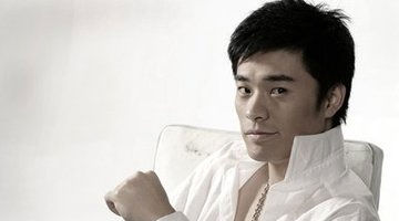 陈赫尹正深夜组团聚餐 金晨夜露小蛮腰