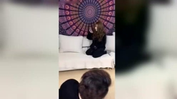 居然恶搞媳妇,真是不怕作死