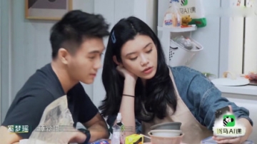 明星和萌娃视频通话：何猷君奚梦瑶满脸宠溺，口音都变成台湾腔了