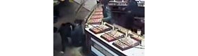 男子金店偷窃，被女店员殴打制伏