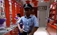 【拍客】搞笑保安穿制服跳小苹果