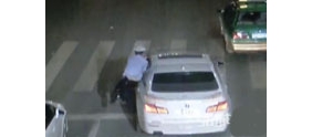 【拍客】监拍交警夜查交通违法 被醉驾宝马夹臂拖行2公里