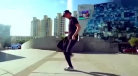 型男教你鬼舞步怎么跳