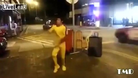 牛人舞动双节棍，堪称绝活！