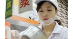 【街拍客】“豆浆西施”校园走红 清纯不输“奶茶妹妹”