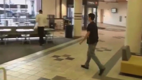 外国小伙欠揍恶搞，爆笑