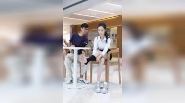 小姐姐，这个不是这么穿的吗？ #街拍 #穿搭