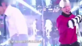 鹿晗与快乐男声同台pk唱功 ！唱唱跳跳超嗨！