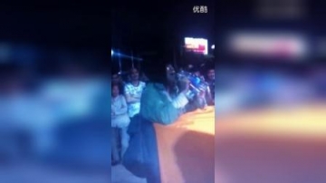 高手在民间，秒杀中国好声音，乞丐翻唱月光小夜曲，本视频由网络歌手小海为您提供_标清