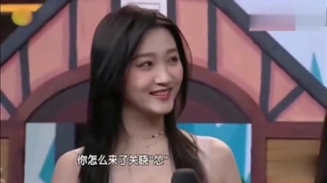 关晓彤现场跟大张伟飚英语，王一博听蒙圈，不愧是学霸！