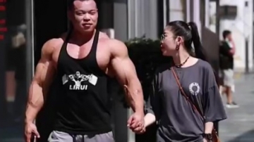 肌肉男壶王刘锐太古里 街拍