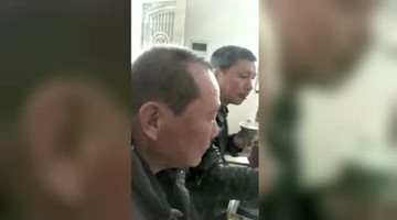 奇人！男子一吃辣椒就冒烟 头顶烟雾缭绕