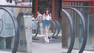 街拍美女：美女小姐姐这样来自魔鬼的身材，你是不是很羡慕啊！