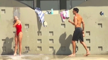 爆笑[恶搞]洗发水整人 - 沖不完的泡泡