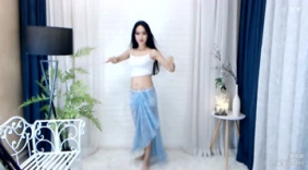 清秀的美女、舞姿犹如仙女！太美了