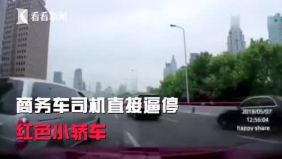 司机高架路怒变成全武行 2男2女上演混合双打