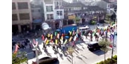 【拍客】实拍广东惠东稔山村民打横幅游行遭暴力镇压