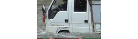【拍客】货车遭洪水突袭 6人被困