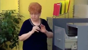 国外恶搞：给你10万，你敢做这个恶搞吗？