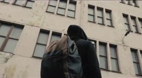 Faded空灵女声配上电音，使这首歌更加完美