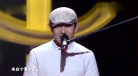 隐退20年天籁男声台上演唱一曲，评委起立致敬