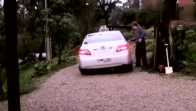 小伙恶搞出租车司机拉尸体 老司机逃走报警 这下吓坏了