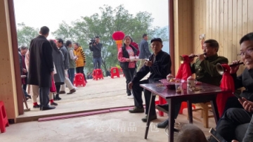 实拍湖南传统婚礼现场，村民随礼200起，你们那边一般随多少？
