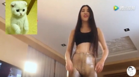 美女家中热舞，这样的美女谁不想娶？