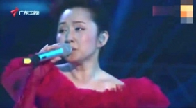 杨钰莹一首《弯弯的月亮》这是最好听的女声