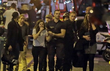 【拍客】法国发生连环枪击爆炸事件 已致百余民众遇难