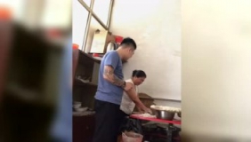 小伙恶搞老妈，称自己是同性恋，老妈的反应太逗了