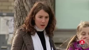 老外街头恶搞+直接撞过去