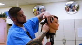 高墙后的美容学院：这里只招收男犯人