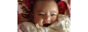【拍客】宝贝，笑得如此开心，你爸鼻知道么？